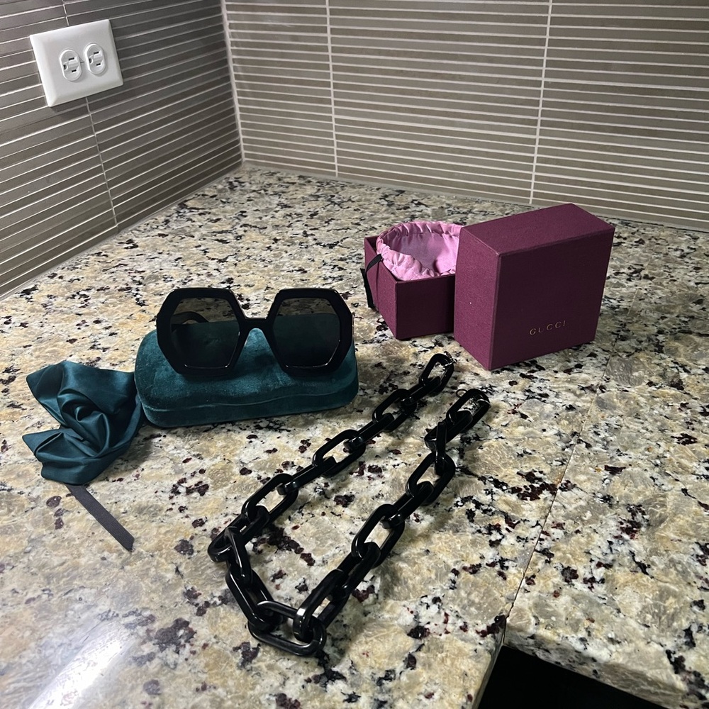 Preowned Gucci 2021 runway sunglasses 100%Authentic